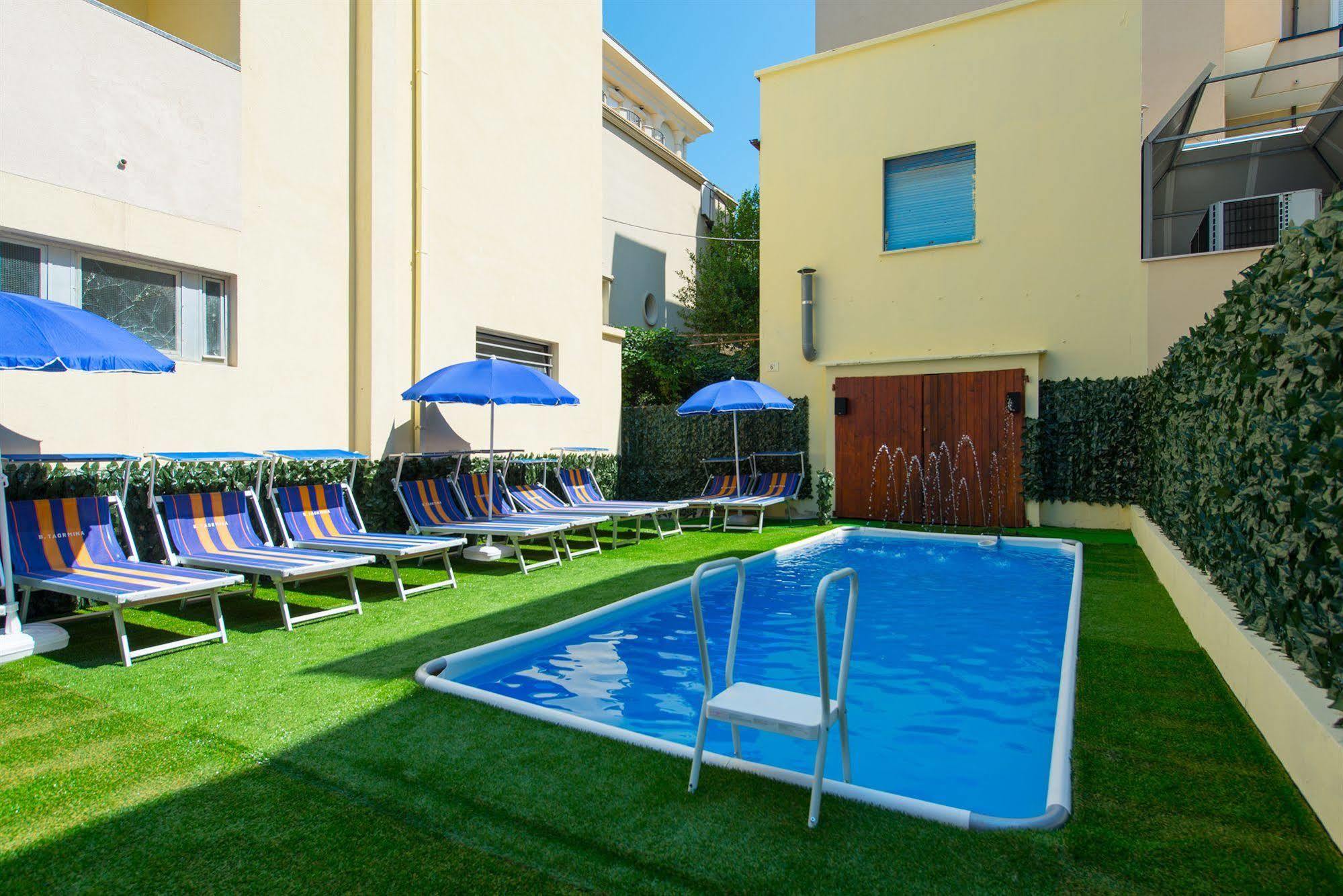 Hotel Vannucci Rímini Exterior foto