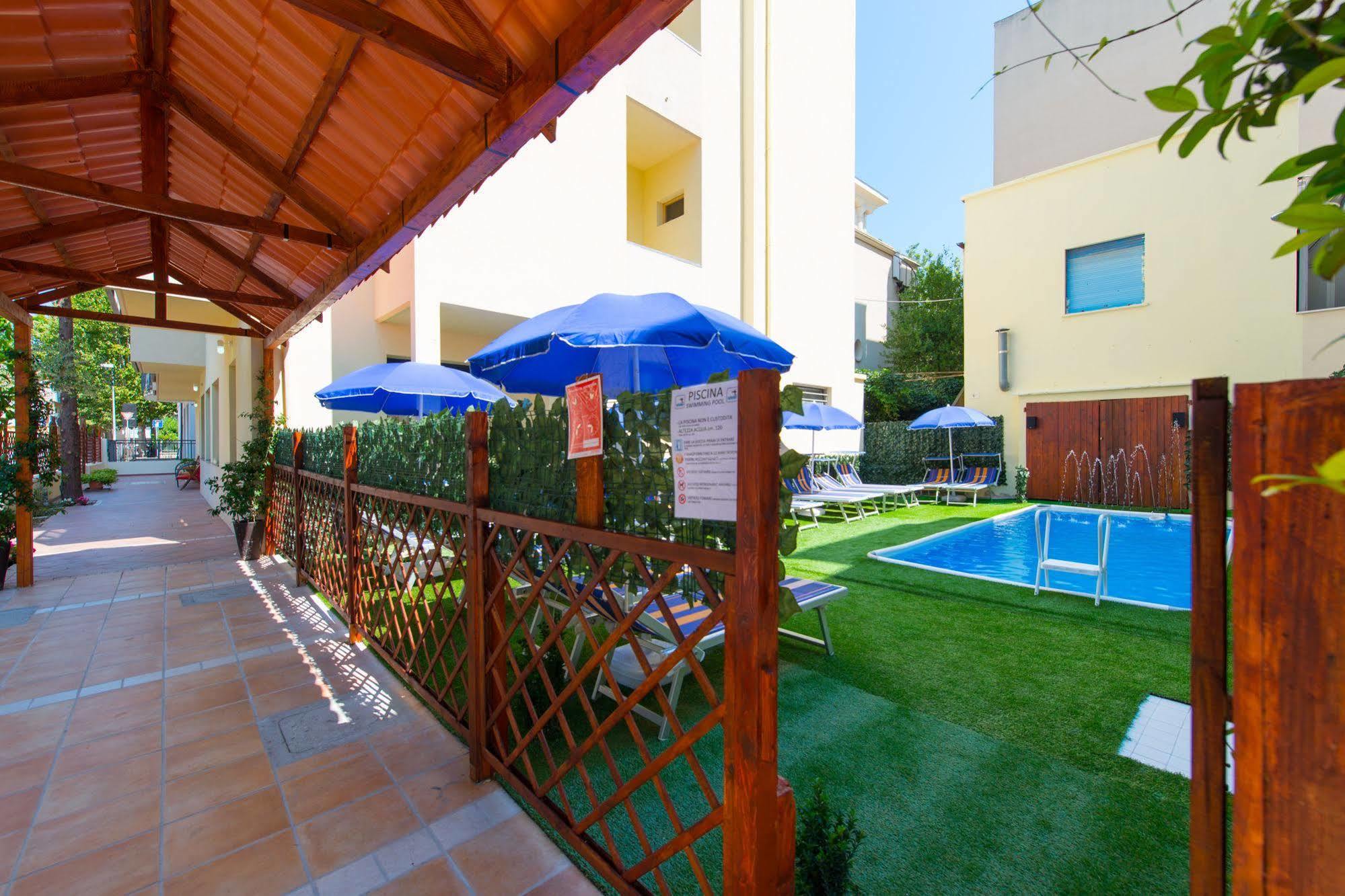 Hotel Vannucci Rímini Exterior foto